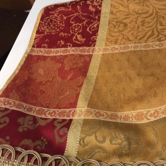 Table Runner 76 x 14 Gold and Red with tassels - Picture 8 of 9